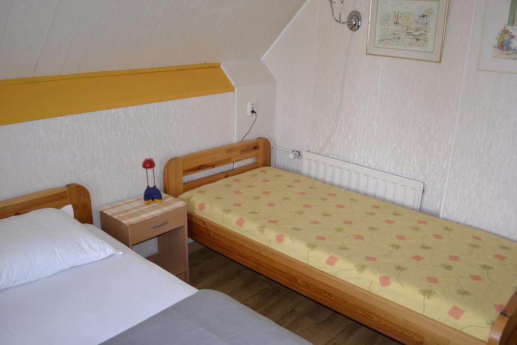 Pension Neske Reuver Zimmer foto