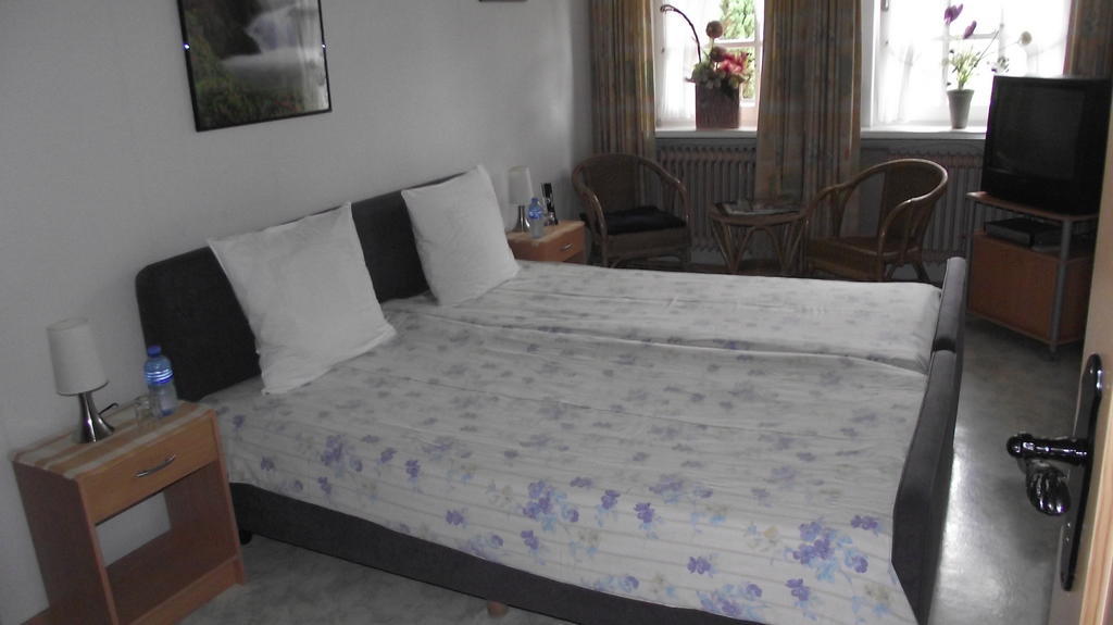 Pension Neske Reuver Zimmer foto