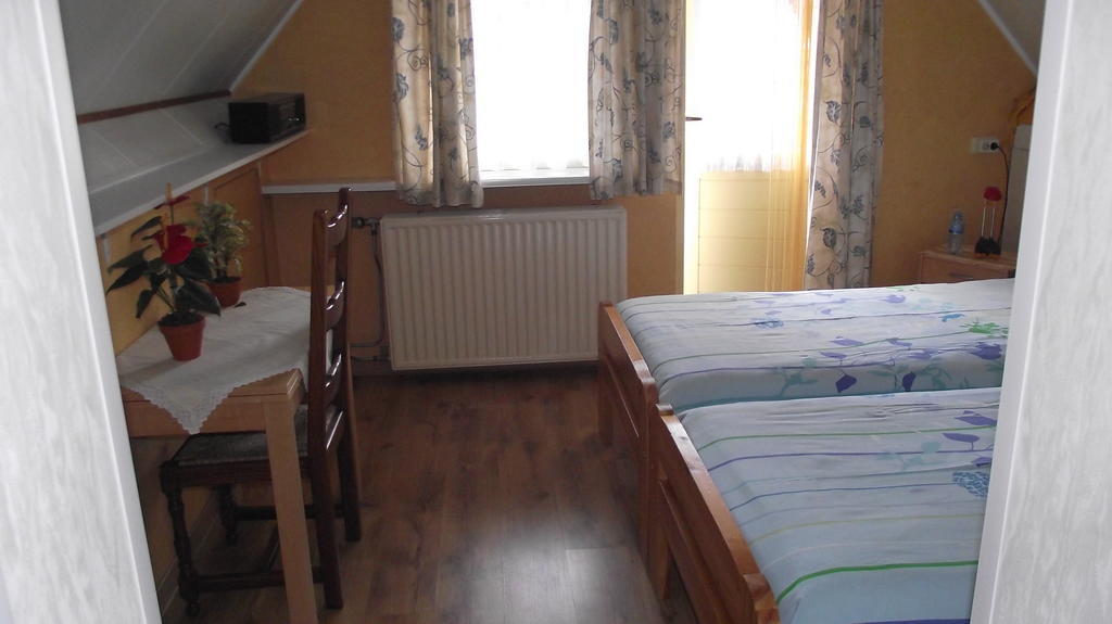 Pension Neske Reuver Zimmer foto