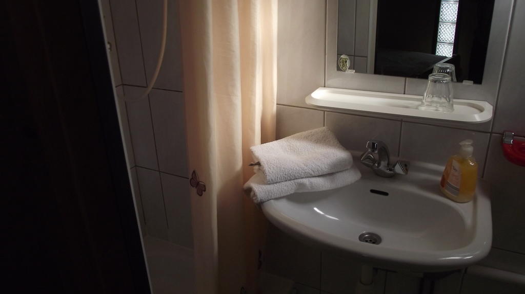 Pension Neske Reuver Zimmer foto